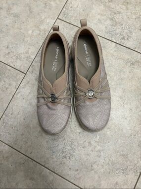Bzees Women's Slip-On Sneakers in Taupe . NWOT